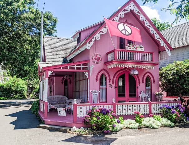 0-Oak-Bluffs-Pink-House_164511